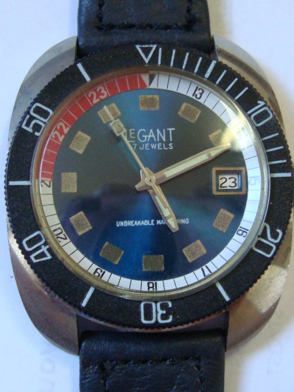 VINTAGE WIND UP LEGANT DIVER STYLE  17 JEWELS ,RUN GREAT